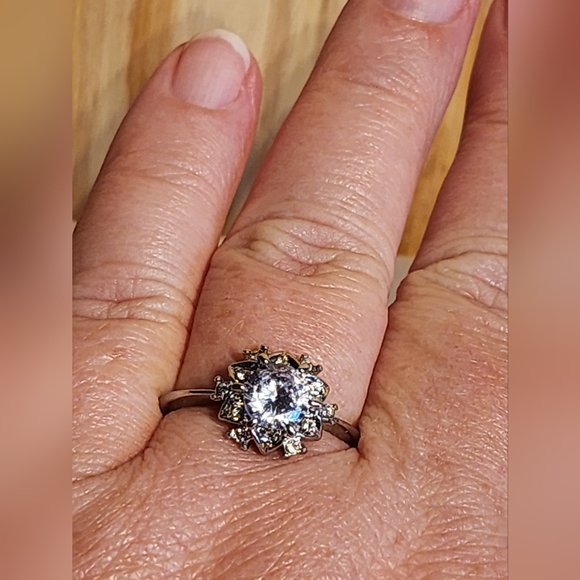 FLORAL BURST RING ROUND CUT - Picture 7 of 9